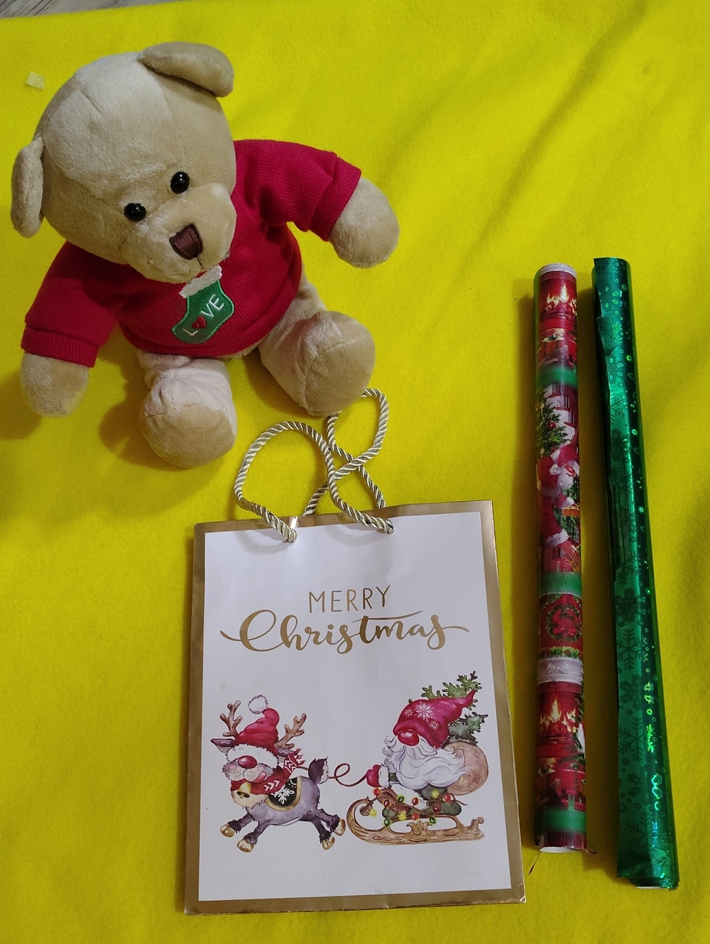 Holiday Merry Christmas Gift Bag with Gold Trim - White and Gold